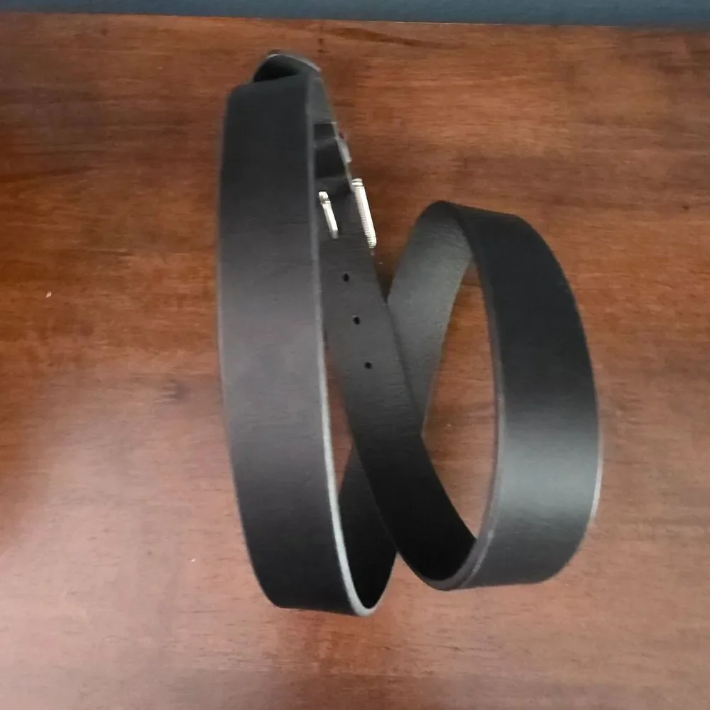 Gap Black Buffalo black leather Men’s dress belt silver buckle Sz 40 Adjustable